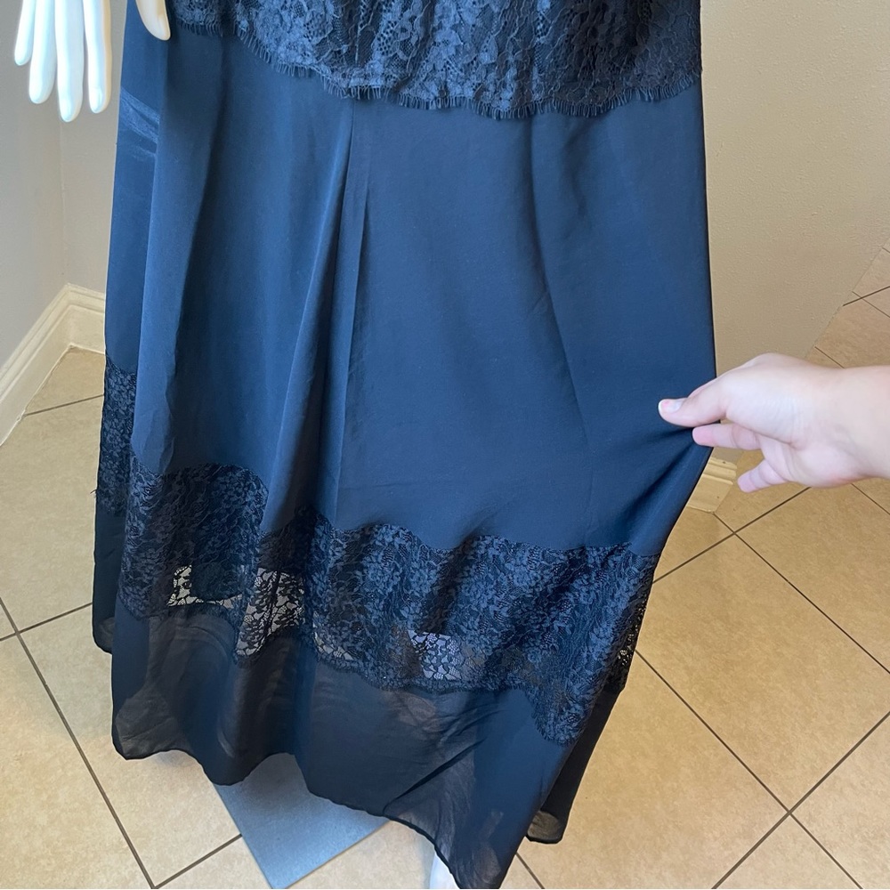 Chiffon Lace-Trim Maxi Dress
Size small
New with tags
Brand is Forever 21 - Picture 10 of 14